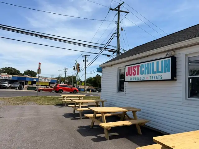 Picnic tables set up on the patio at Quarter & Crain in Glen Burnie, Maryland